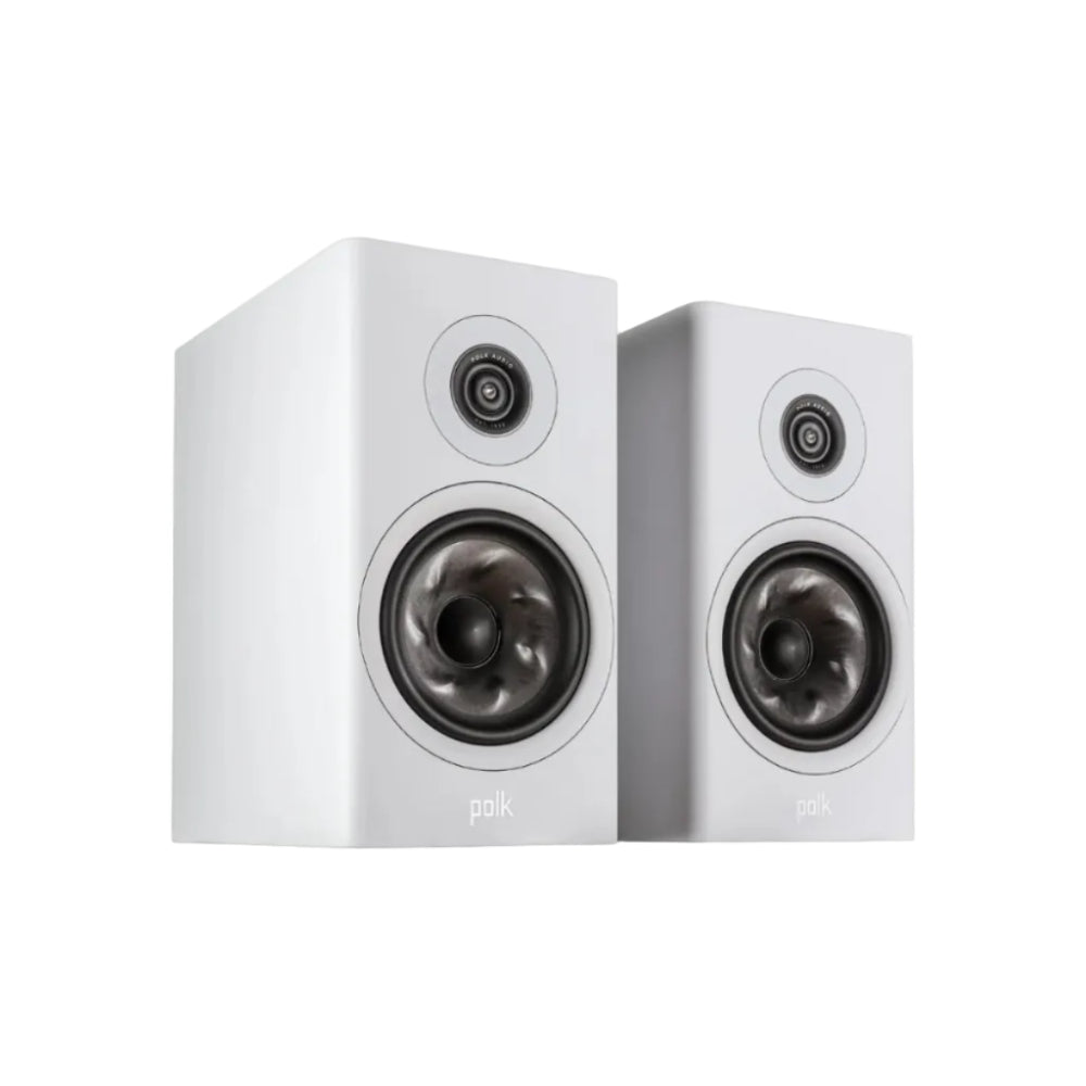 مكبرات صوت POLK AUDIO RESERVE R200 الفاخرة على رفوف الكتب