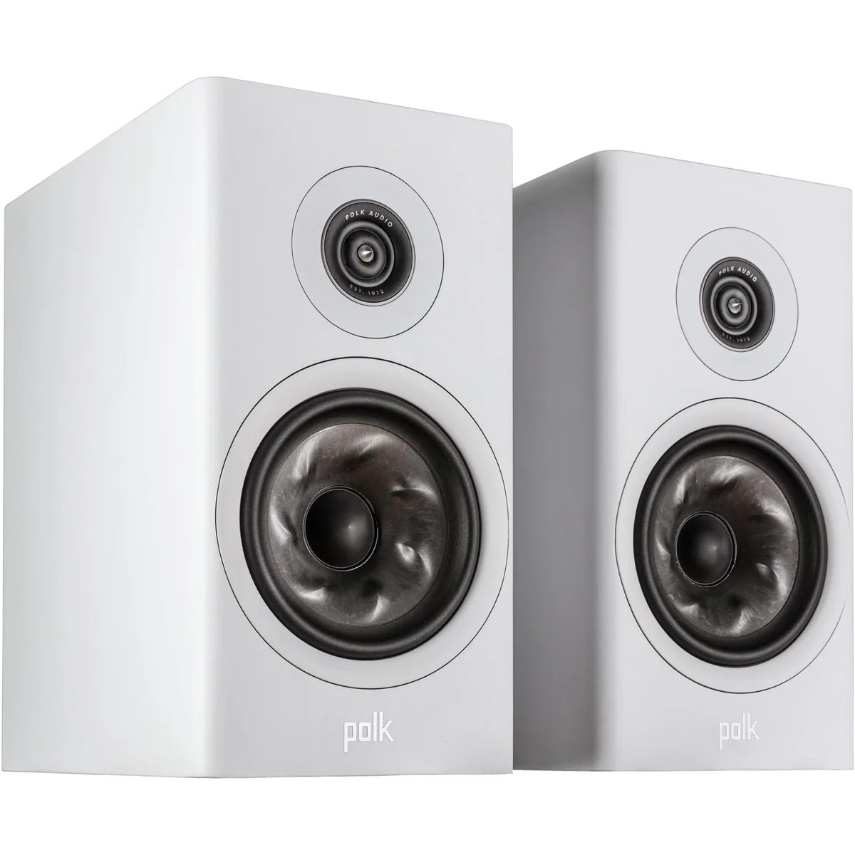 مكبرات صوت POLK AUDIO RESERVE R200 الفاخرة على رفوف الكتب 