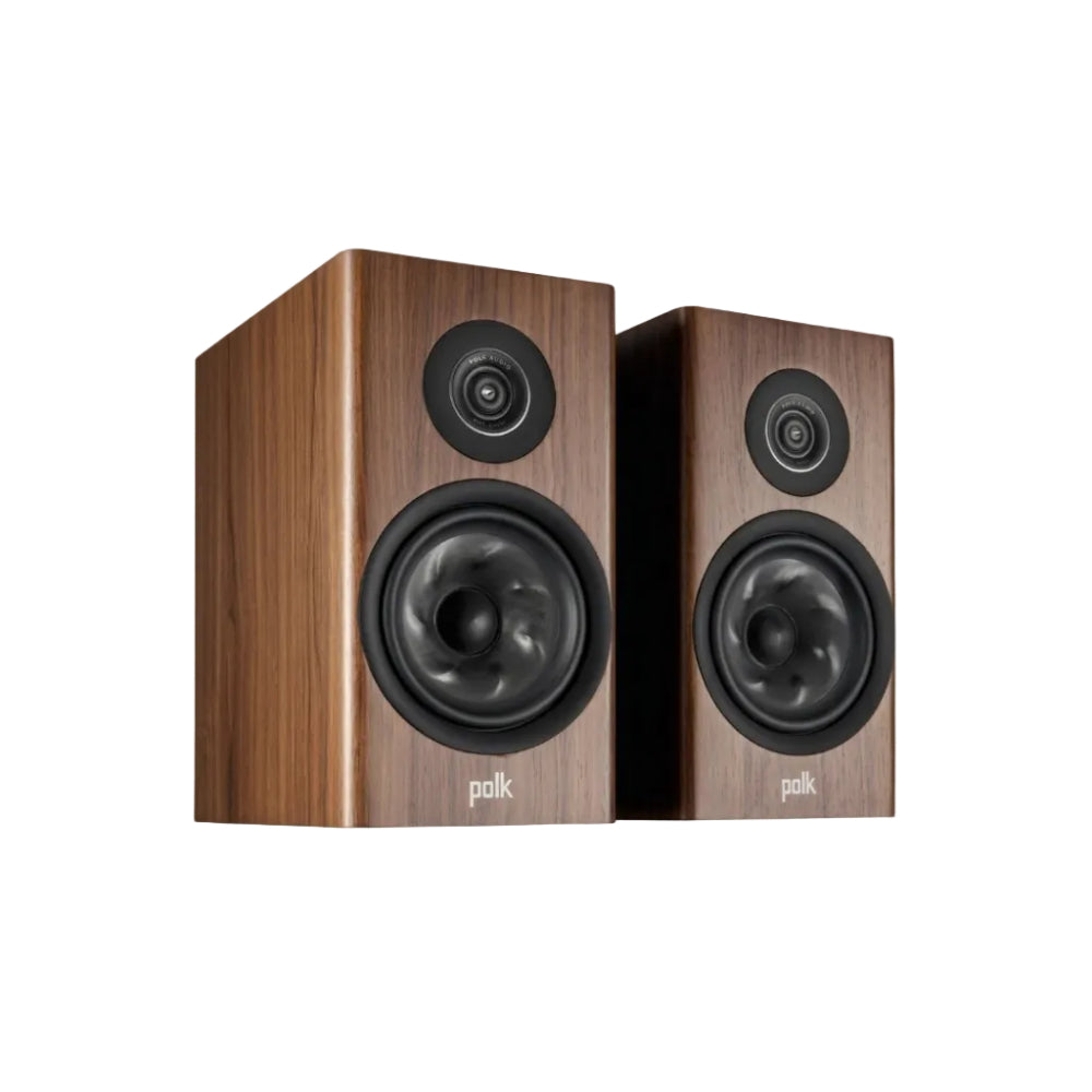 مكبرات صوت POLK AUDIO RESERVE R200 الفاخرة على رفوف الكتب 