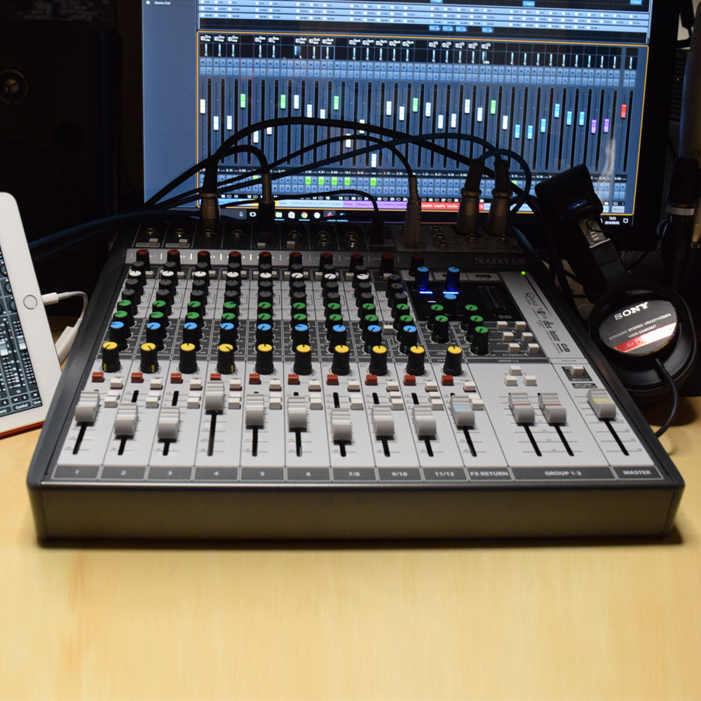 Soundcraft Signature 12 Compact analogue mixer